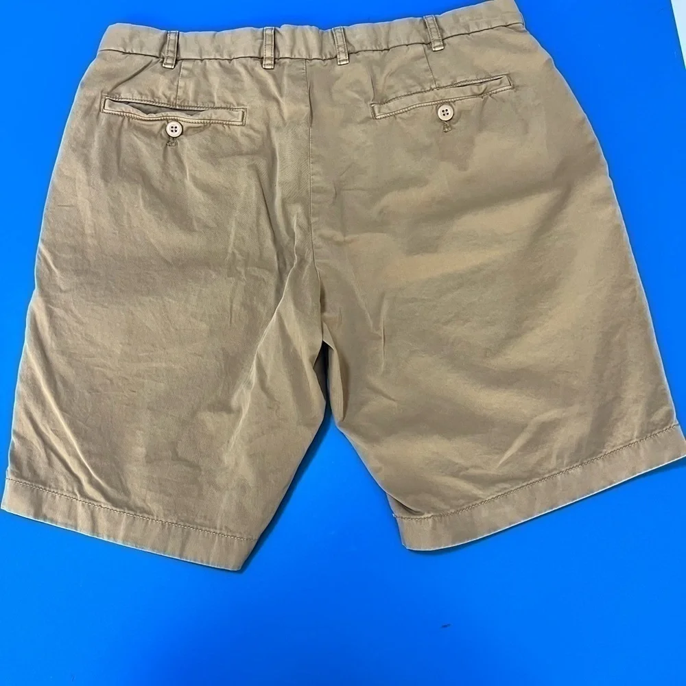 Uniqlo Men’s Khaki Short. Size Large. Excellent Condition